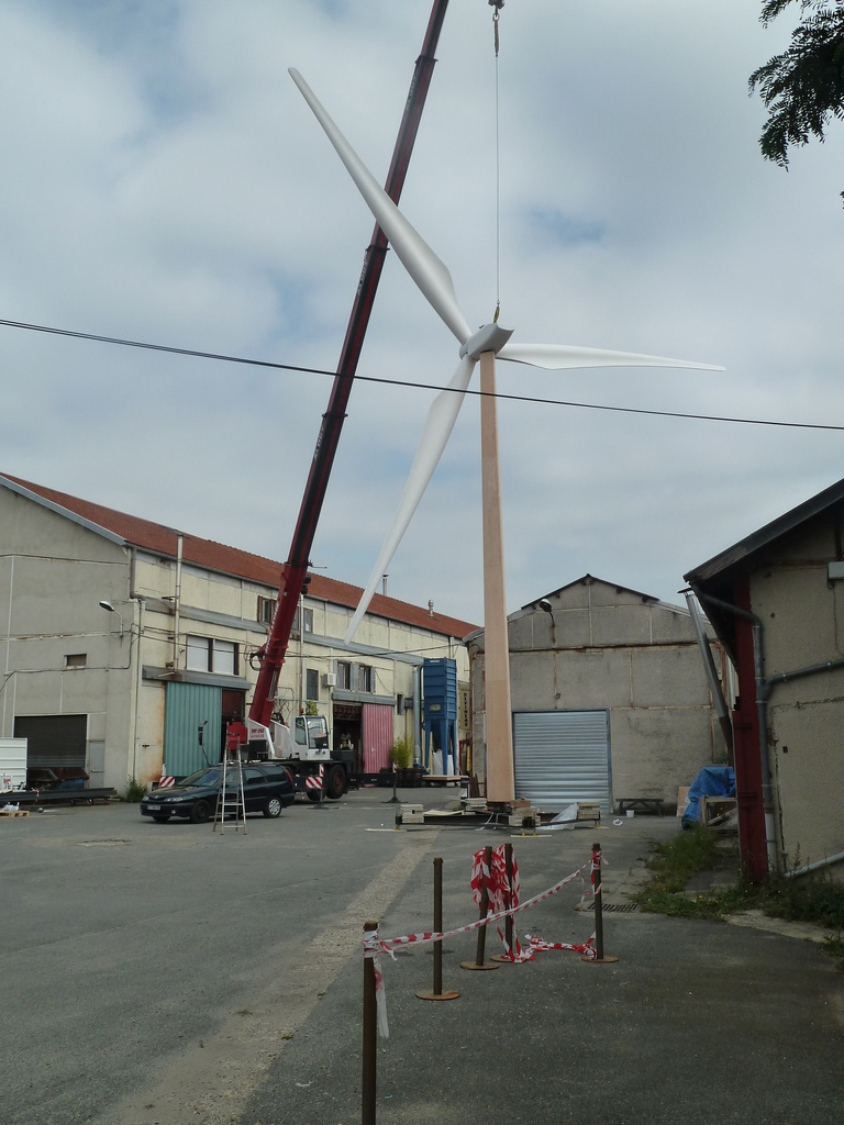 Atelier Devineau - 2012-10 - EOLIENNES - pré-montage11.jpg